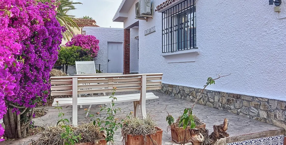 Sale of detached villa in Caleta de Vélez 26
