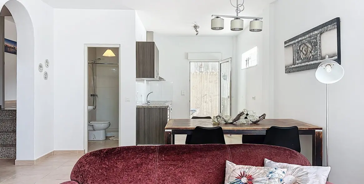 Sale of detached villa in Caleta de Vélez 33