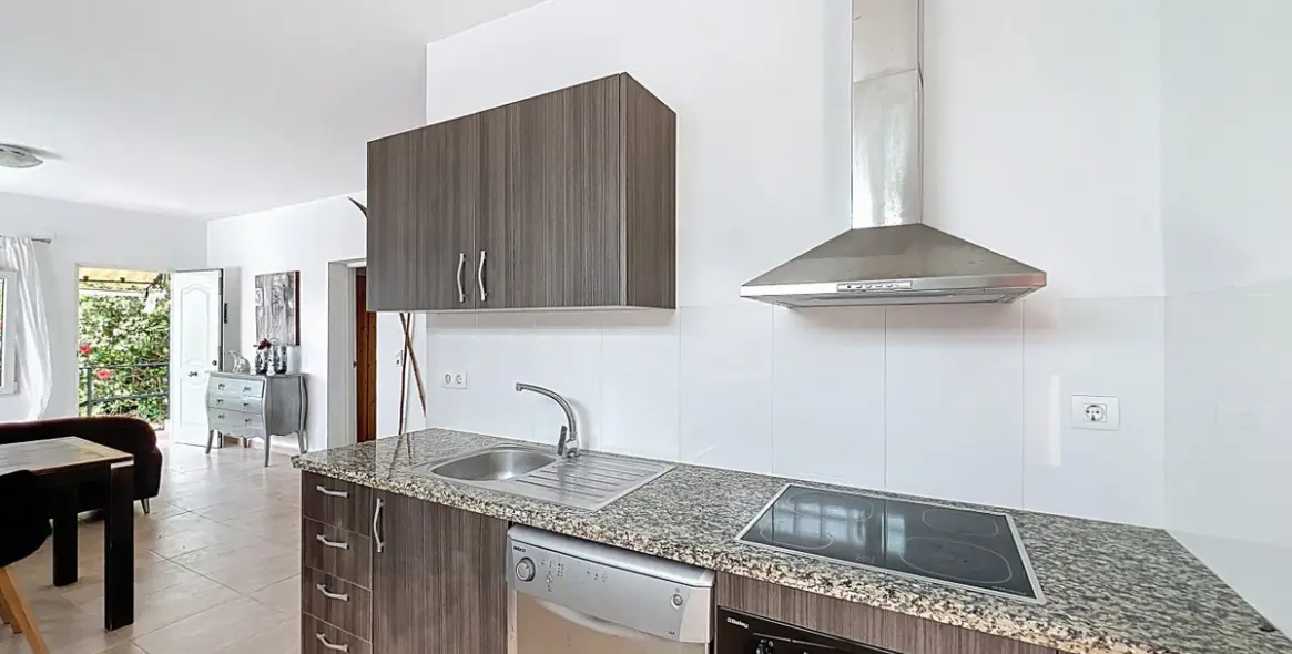 Sale of detached villa in Caleta de Vélez 38