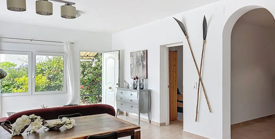 Sale of detached villa in Caleta de Vélez 44