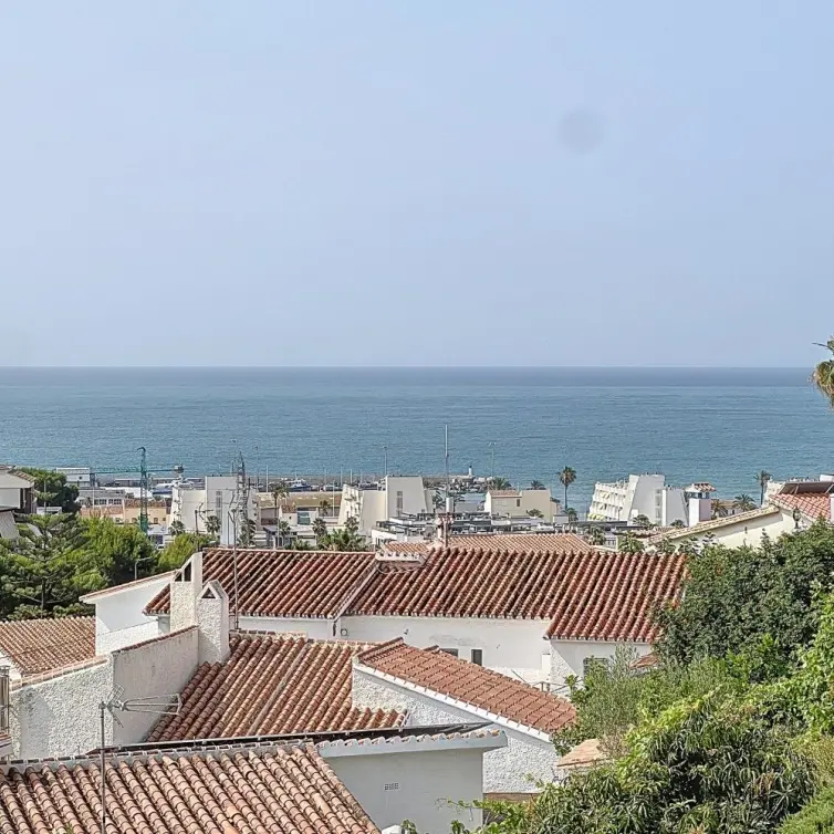 Продажа  отдельно стоящей виллы в Caleta de Vélez