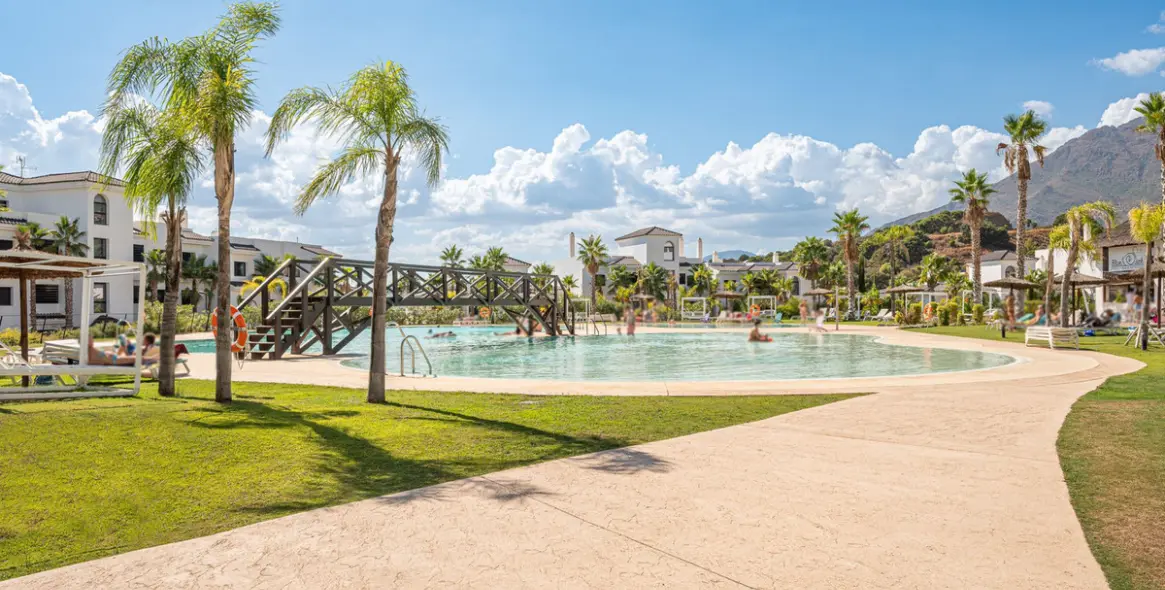 Venta de apartamento en planta media en Estepona (distrito Estepona) 1