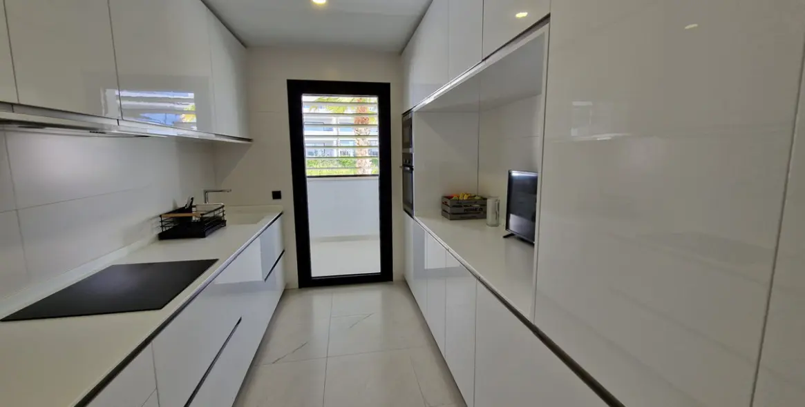 Venta de apartamento en planta media en Estepona (distrito Estepona) 5