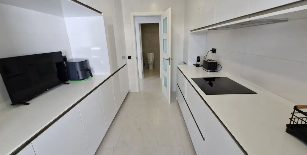 Venta de apartamento en planta media en Estepona (distrito Estepona) 9