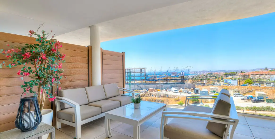 Sale of middle floor apartment in Fuengirola 24