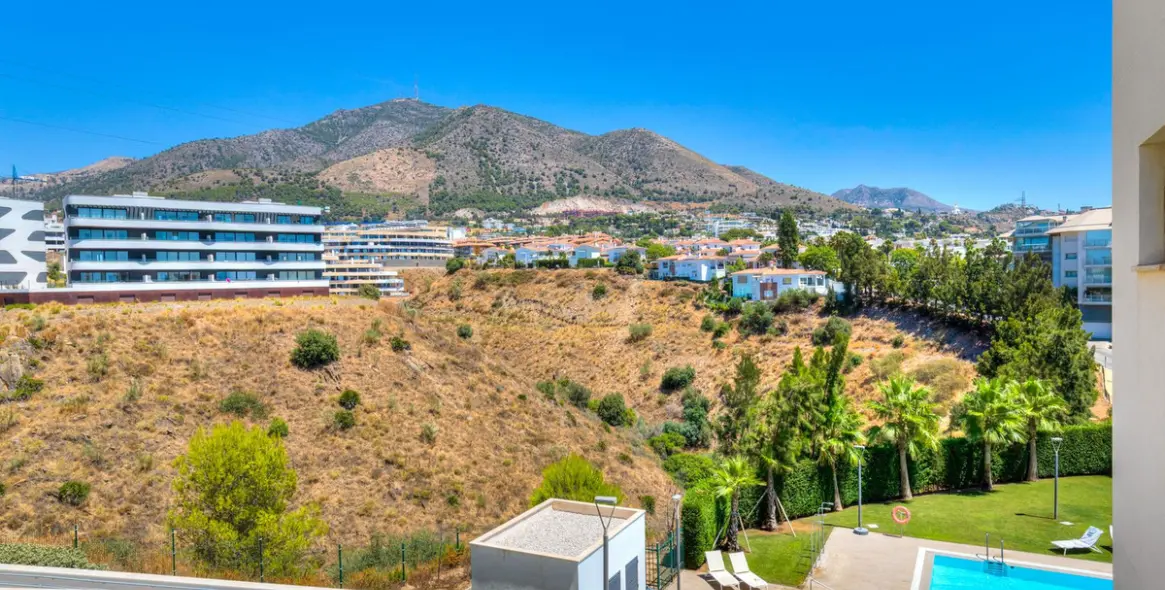 Sale of middle floor apartment in Fuengirola 28
