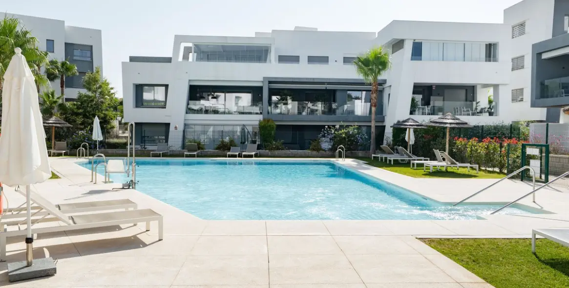 Venta de apartamento en planta media en Estepona (distrito Estepona) 1