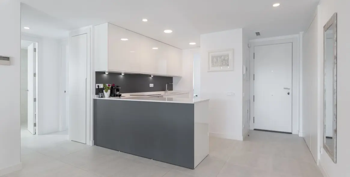 Продажа апартаментов на среднем этаже в Estepona 11