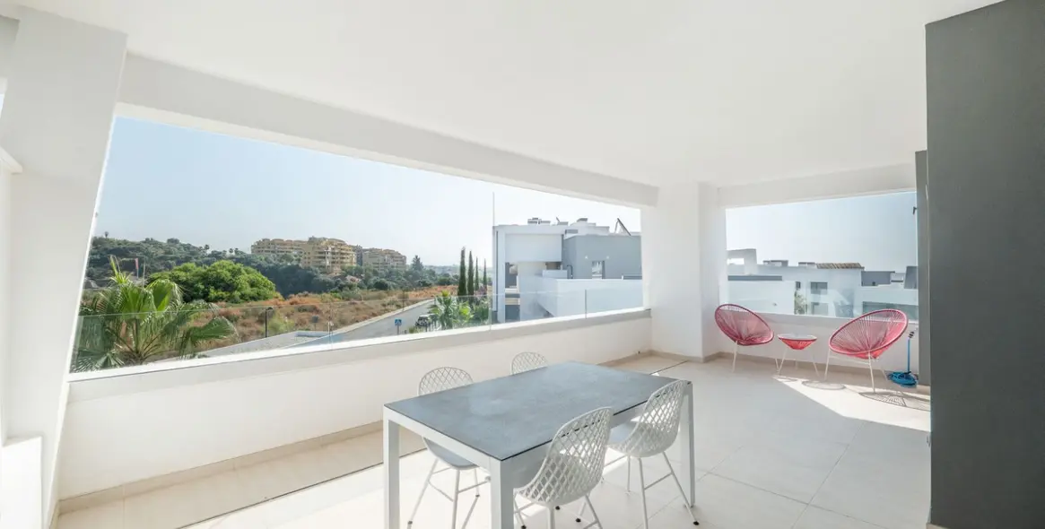 Продажа апартаментов на среднем этаже в Estepona 13