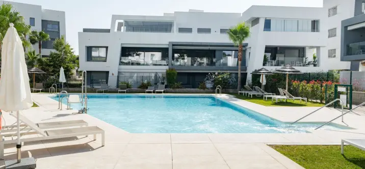 Long-term rent of middle floor apartment in Estepona 0