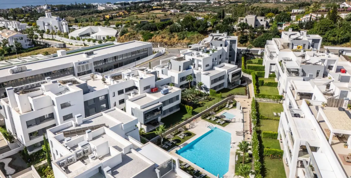 Долгосрочная аренда апартаментов на среднем этаже в Estepona 2