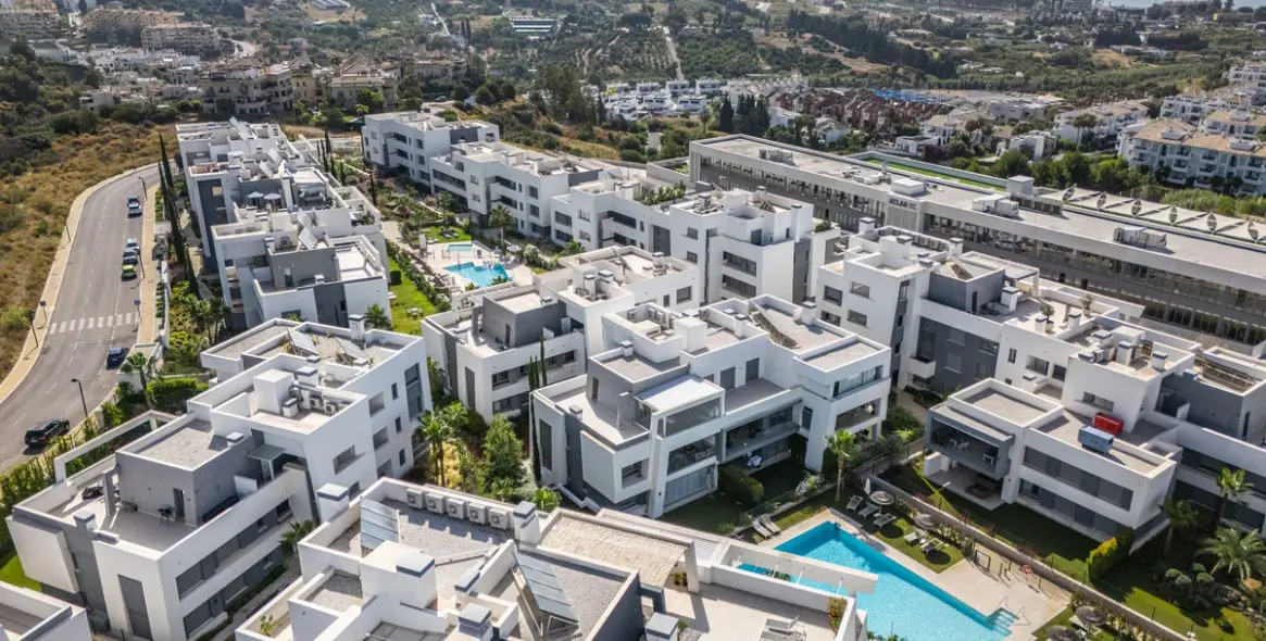 Долгосрочная аренда апартаментов на среднем этаже в Estepona 4