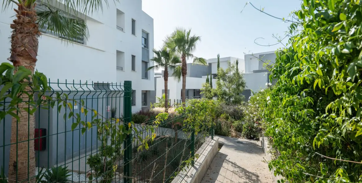 Venta de apartamento en planta media en Estepona 24