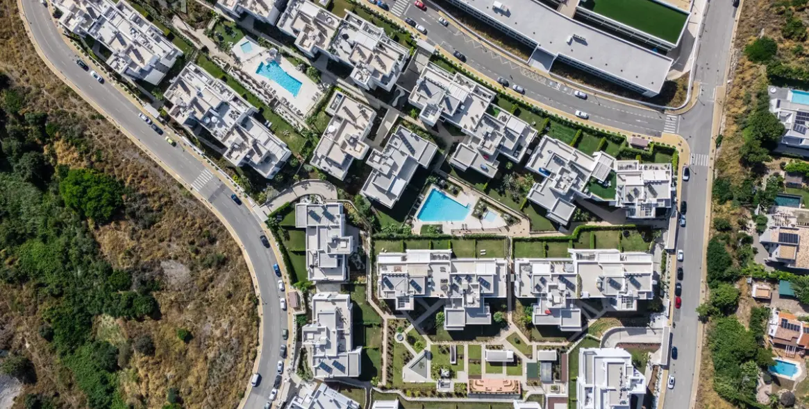 Venta de apartamento en planta media en Estepona 29