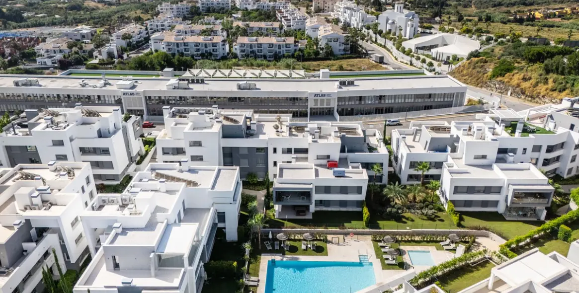 Venta de apartamento en planta media en Estepona 31