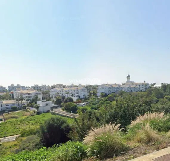 Продажа  жилого участка в Estepona