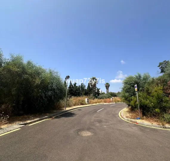 Продажа  жилого участка в Estepona