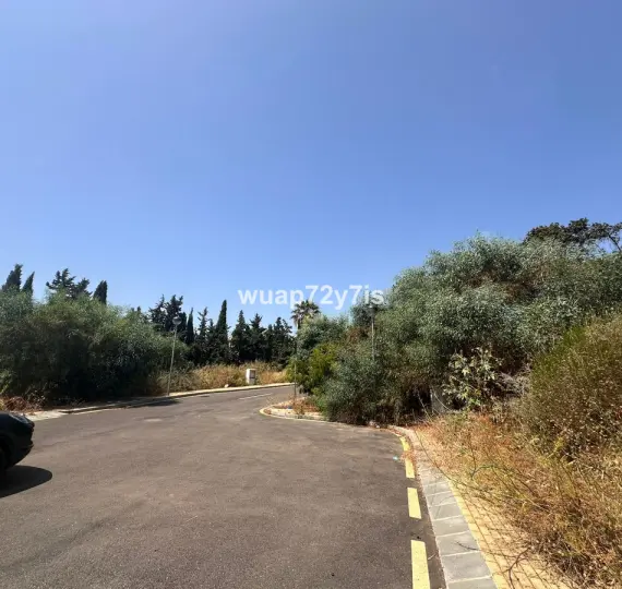 Продажа  жилого участка в Estepona