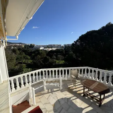 Продажа дома на две семьи в Torrequebrada