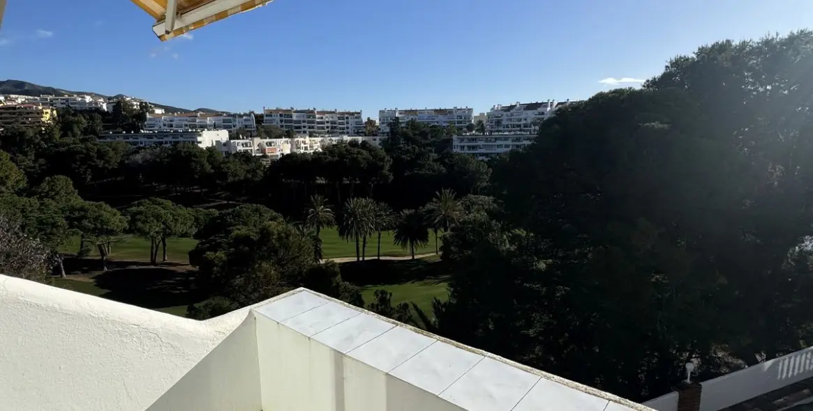 Продажа дома на две семьи в Torrequebrada 3