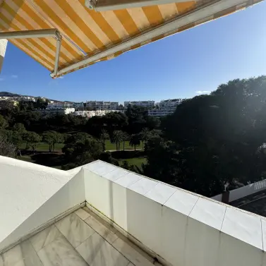 Продажа дома на две семьи в Torrequebrada