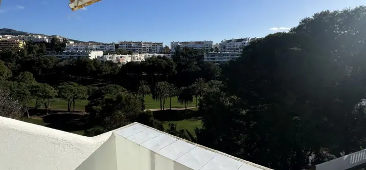 Продажа дома на две семьи в Torrequebrada 2