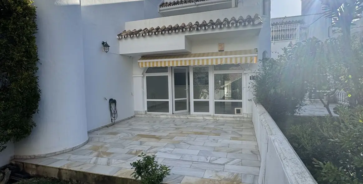 Продажа дома на две семьи в Torrequebrada 4