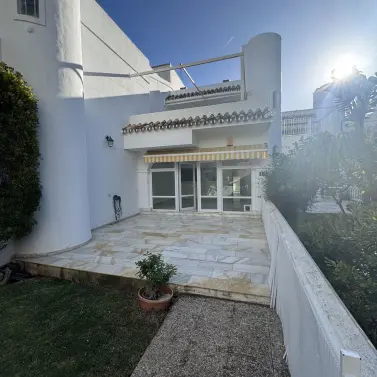 Продажа дома на две семьи в Torrequebrada