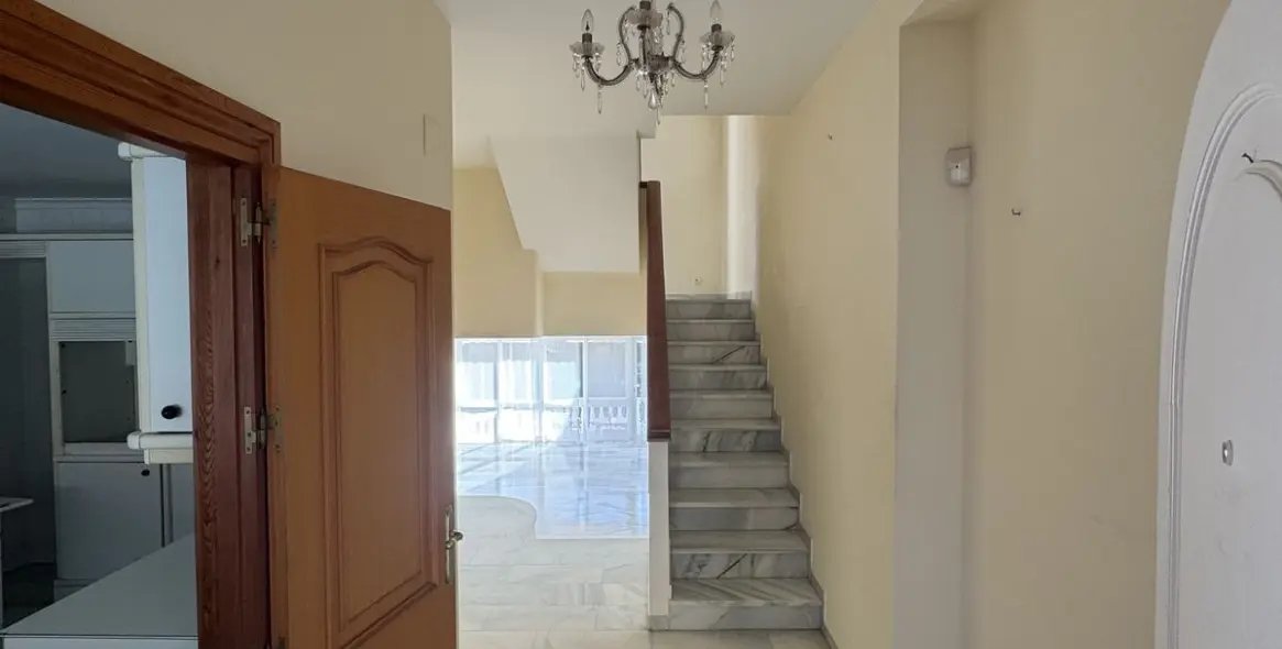 Продажа дома на две семьи в Torrequebrada 5