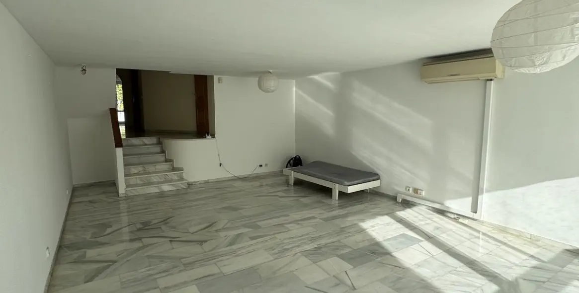 Продажа дома на две семьи в Torrequebrada 6