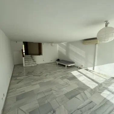 Продажа дома на две семьи в Torrequebrada