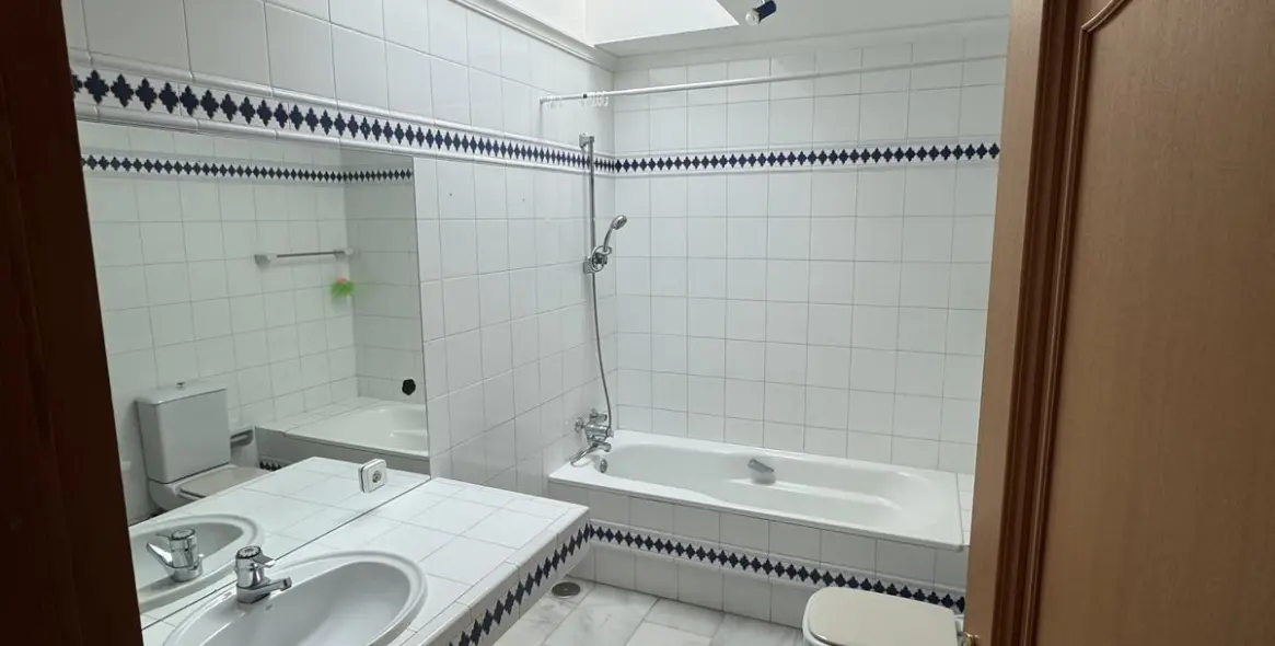 Продажа дома на две семьи в Torrequebrada 7