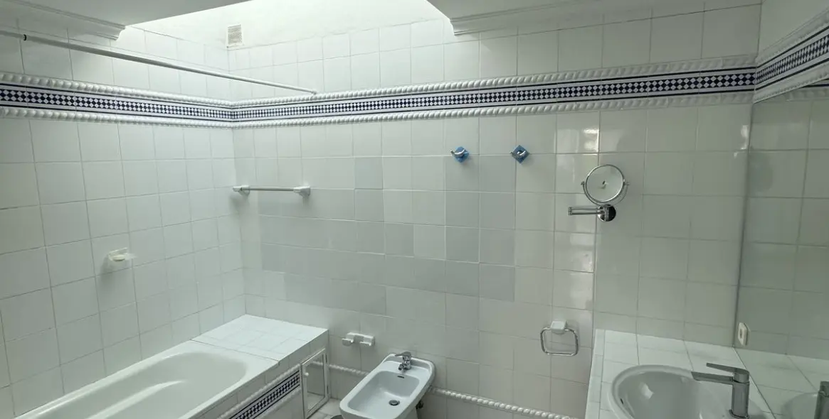 Продажа дома на две семьи в Torrequebrada 10