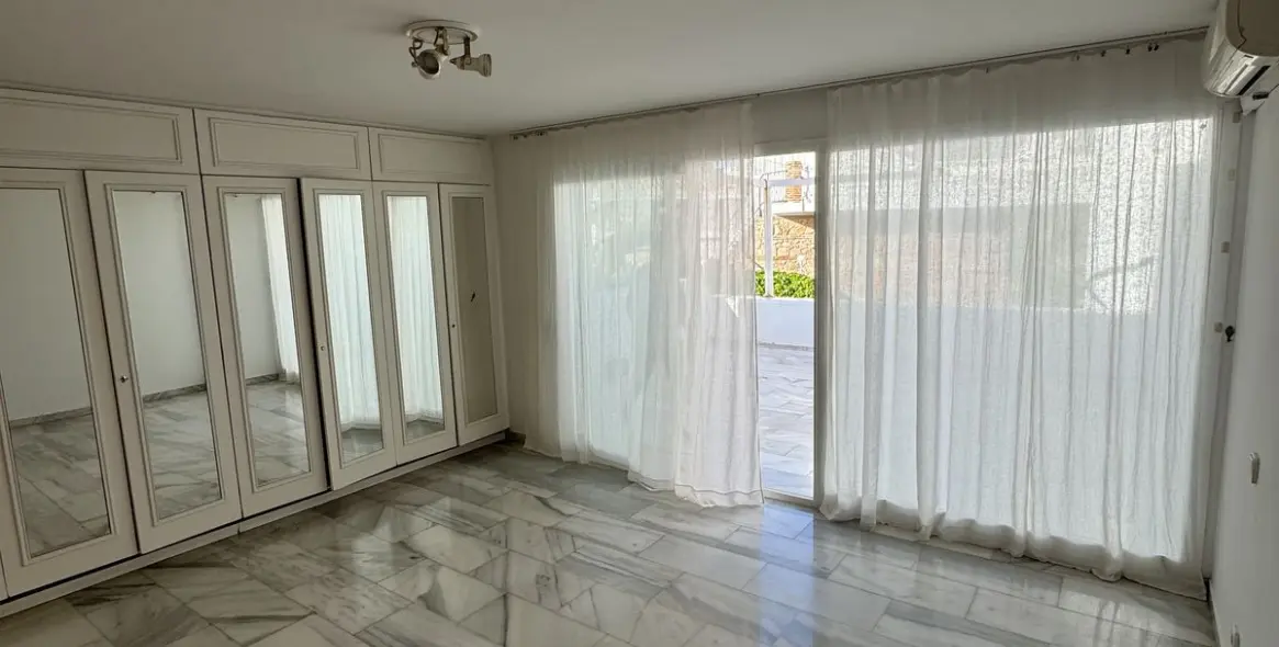 Продажа дома на две семьи в Torrequebrada 12