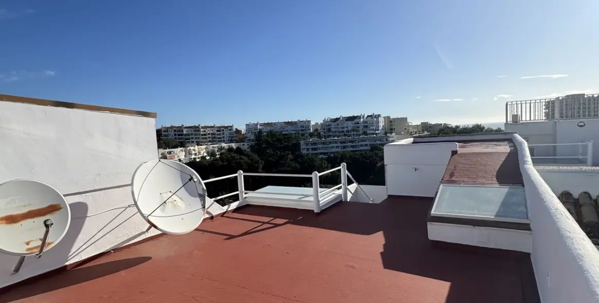 Продажа дома на две семьи в Torrequebrada 15