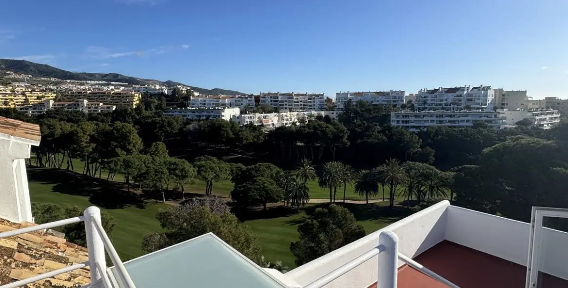 Продажа дома на две семьи в Torrequebrada 16