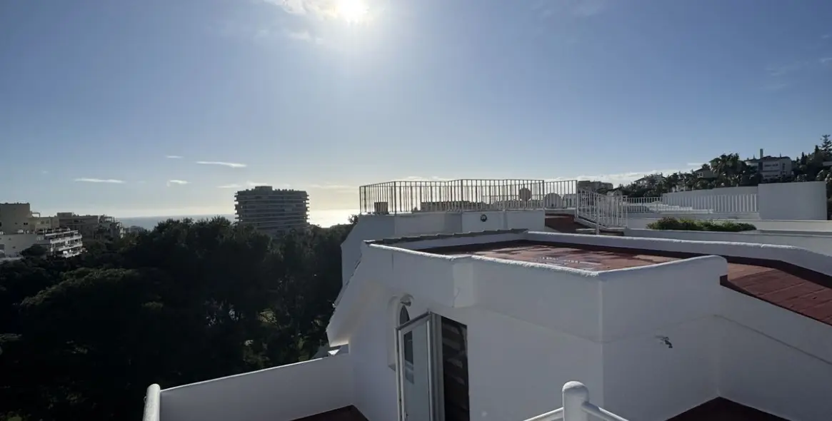 Продажа дома на две семьи в Torrequebrada 18