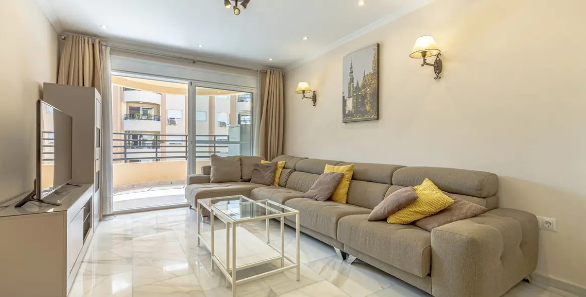Sale of middle floor apartment in Marbella 2
