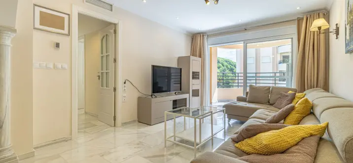 Venta de apartamento en planta media en Marbella 3