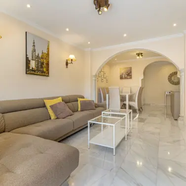 Venta de apartamento en planta media en Marbella