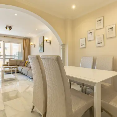 Venta de apartamento en planta media en Marbella