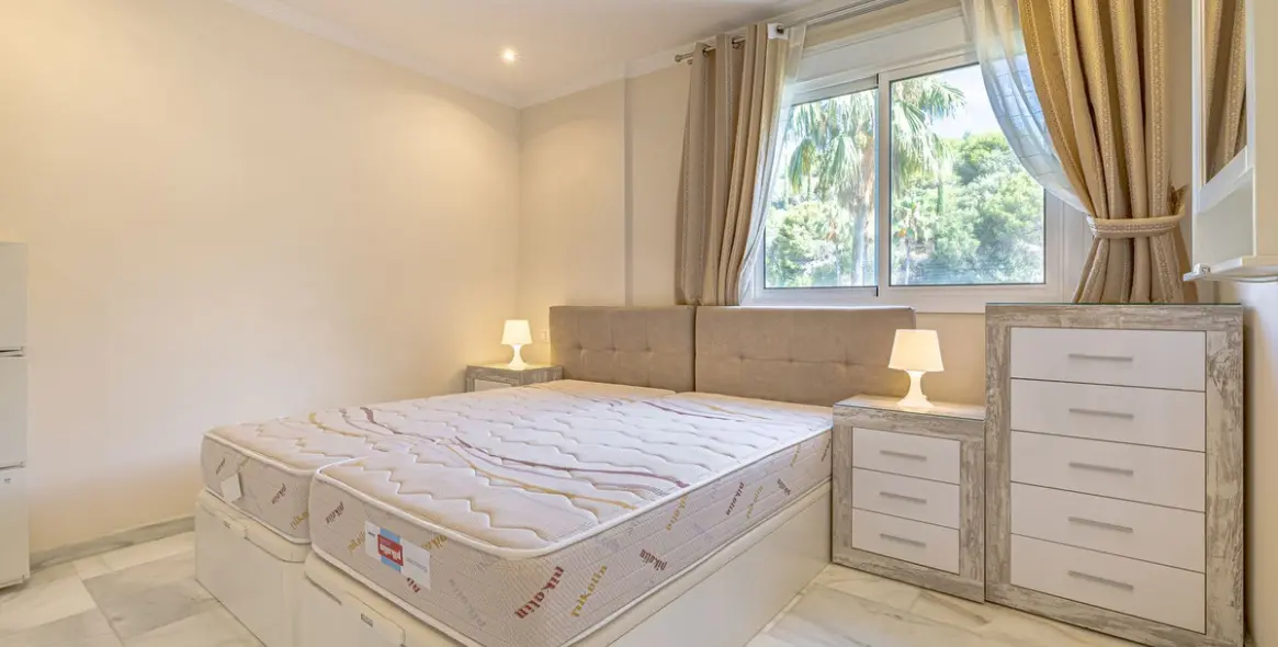 Sale of middle floor apartment in Marbella 10