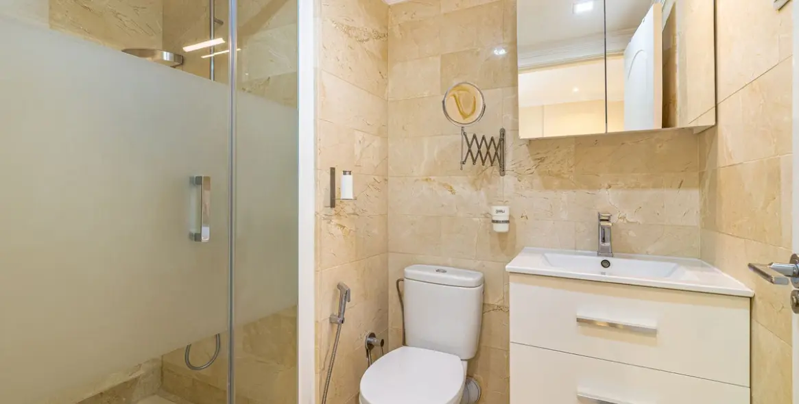 Sale of middle floor apartment in Marbella 13