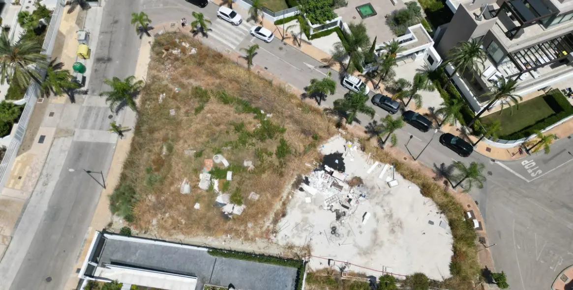 Venta de parcela residencial en Cancelada 1