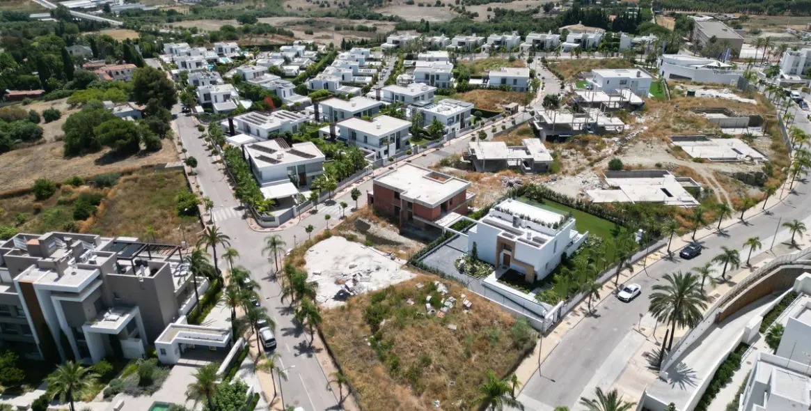 Venta de parcela residencial en Cancelada 2