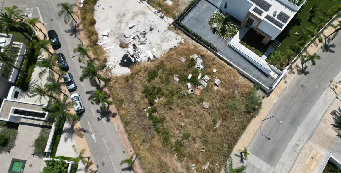 Venta de parcela residencial en Cancelada 3