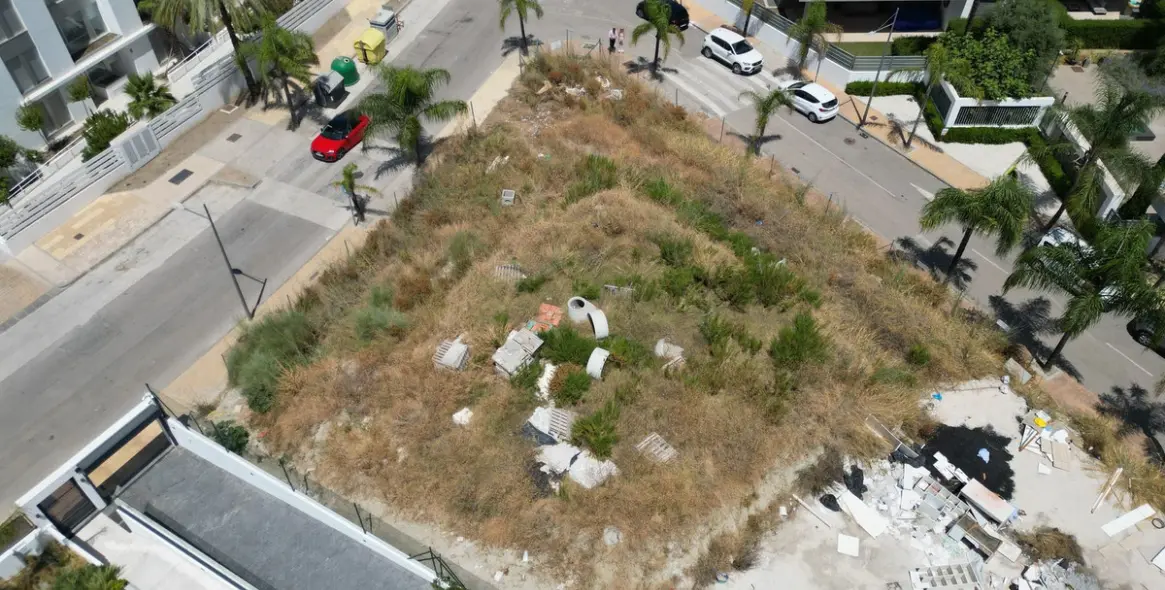 Venta de parcela residencial en Cancelada 4