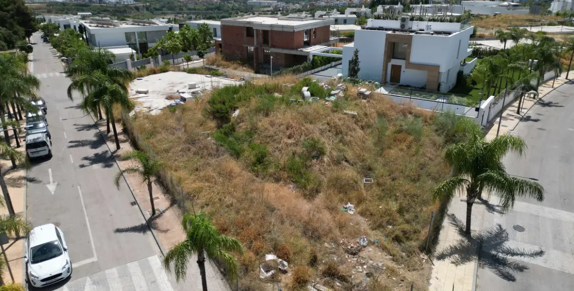 Venta de parcela residencial en Cancelada 5