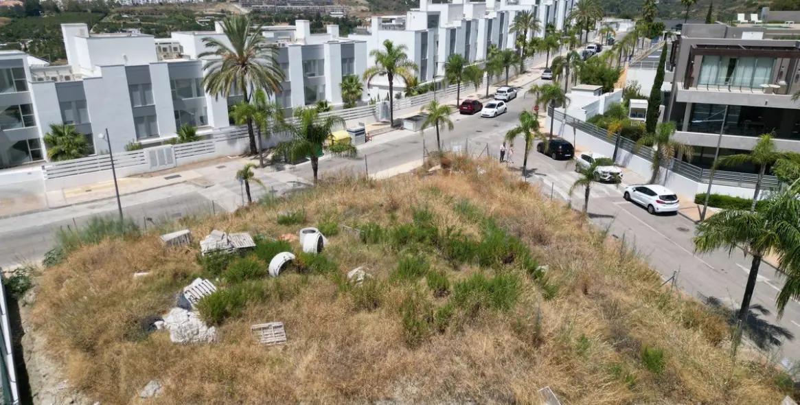 Venta de parcela residencial en Cancelada 6