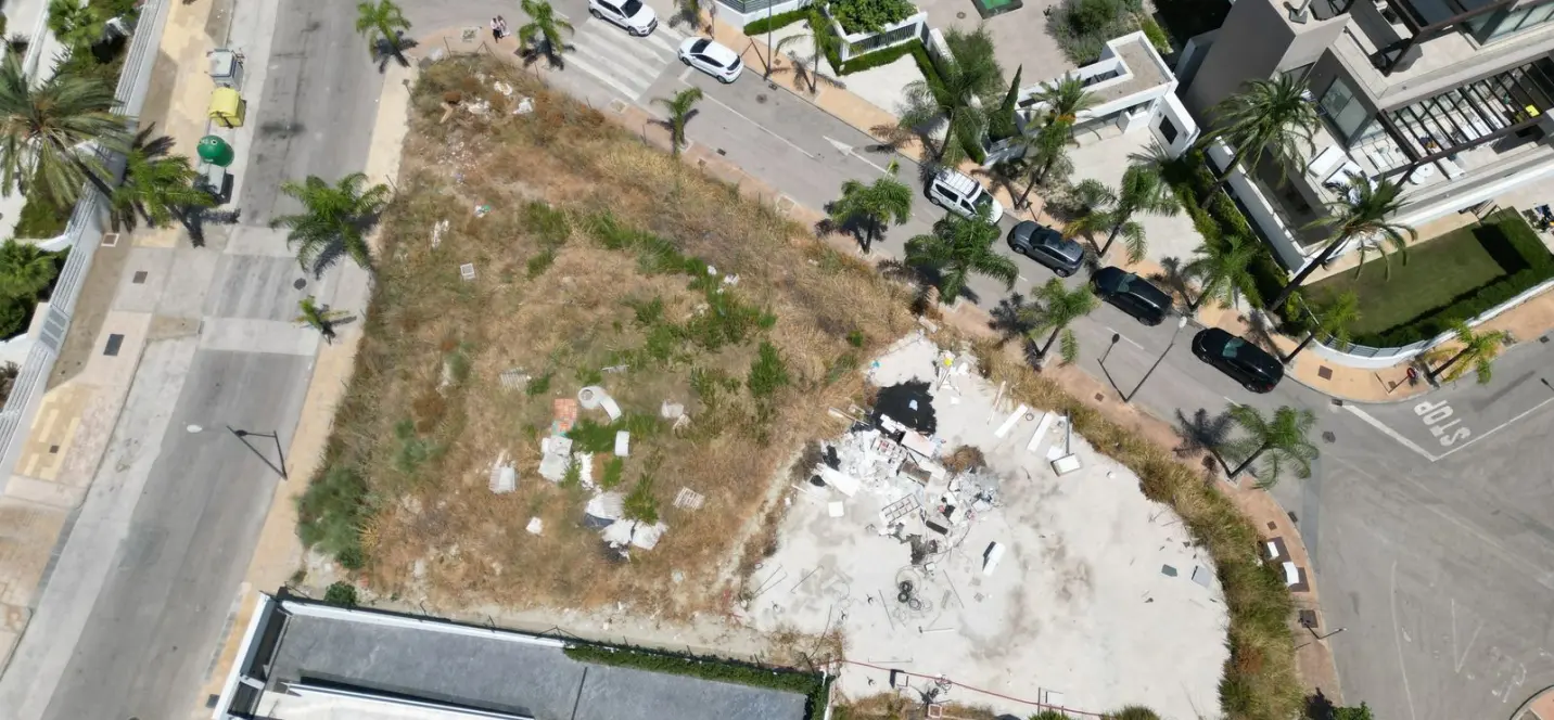 Sale of residential plot in Cancelada 0